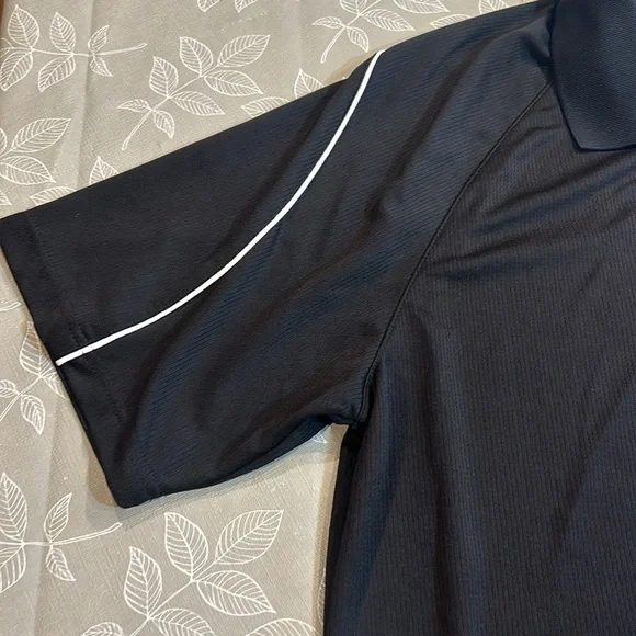 Men’s Reebok Golf Shirt. - Picture 4 of 6